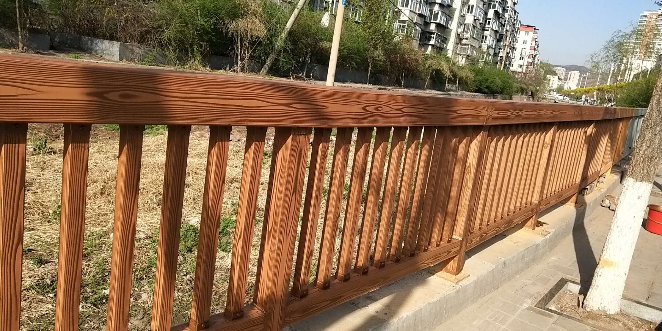 威海河北承德护栏仿木纹漆项目